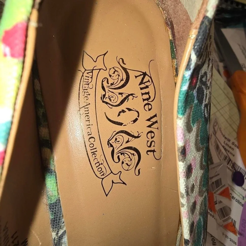 Nine West Multicolored floral print wedge espadrille‎ NWOT sz 9